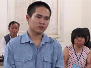 Chồng tưới xăng đốt vợ bỏng toàn thân lĩnh án 18 năm tù