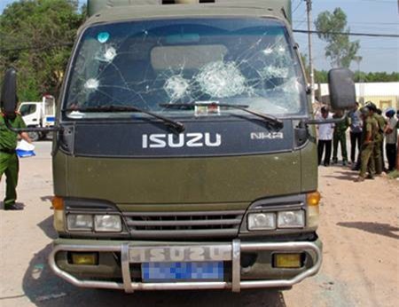 Đồng Nai: Gần 50 công nhân đập phá ôtô đặc chủng của CSGT