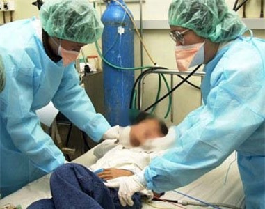 Nghệ An: Hàng loạt học sinh nhập viện nghi viêm cầu thận cấp