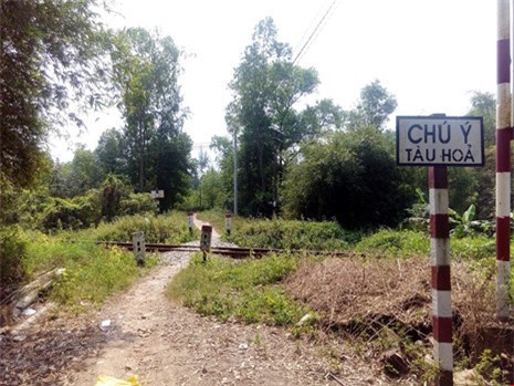 Tai nạn thương tâm: Bé trai 2 tuổi bị tàu hỏa tông tử vong