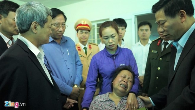 Vụ nổ xe khách ở Bắc Ninh: Mẹ khóc ngất khi hay tin con chết thảm