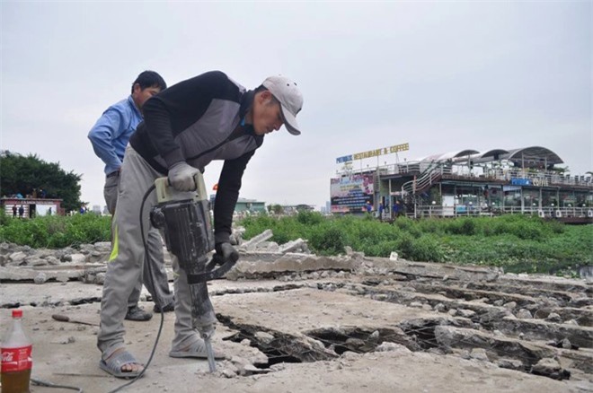 Hiện trường cưỡng chế du thuyền ở Hồ Tây