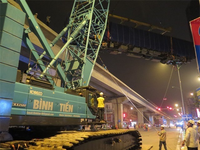 "Siêu cẩu" thành công 3 toa tàu Cát Linh - Hà Đông chỉ trong 3 giờ