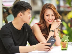 Giữa tâm bão "giật chồng", Linh Chi thản nhiên học diễn xuất