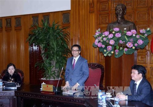 Phó Thủ tướng Vũ Đức Đam gặp mặt các thầy thuốc, chuyên gia y tế