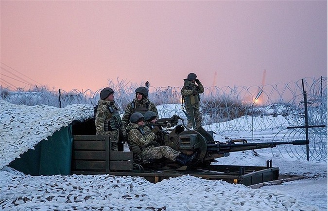 Ukraine nã đạn pháo vào nhà máy nước Donetsk, nhân viên hoảng loạn