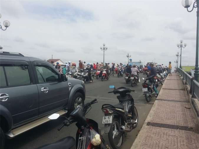 Tích cực tìm thi thể người phụ nữ 60 tuổi nhảy cầu tự tử