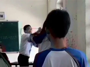 Vụ giáo viên và học sinh đánh nhau: Kỷ luật 2 thầy trò