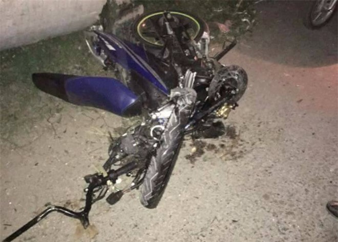 3 thanh niên đi xe máy lao đầu vào ôtô tử vong