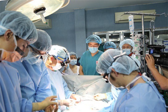 Ghép phổi từ người sống đầu tiên ở Việt Nam: Chuyện chưa kể