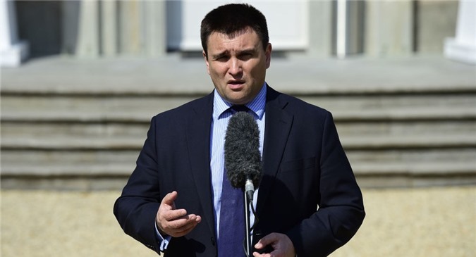 Ngoại trưởng Ukraine tuyên bố Kiev cần viện trợ vũ khí sát thương