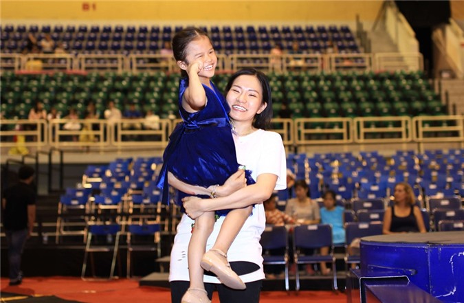 Vợ cũ Lâm Vĩnh Hải xuất hiện cùng con gái sau ồn ào bị chồng bội bạc