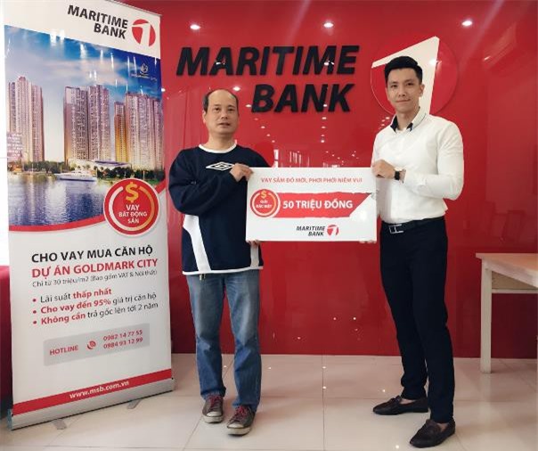 Bất ngờ vì đi vay ngân hàng được tặng tới 50 triệu đồng