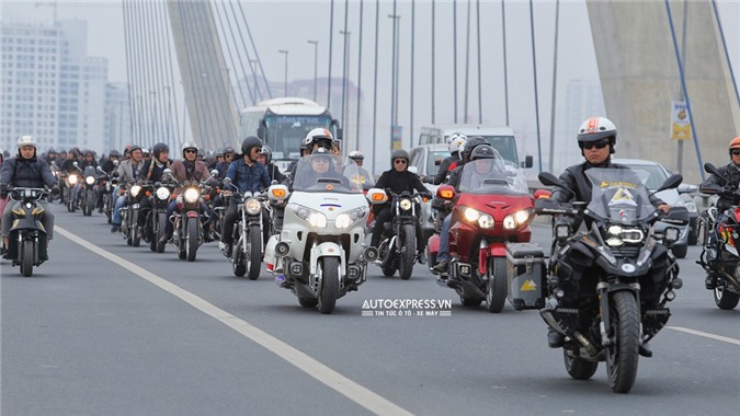 Đoàn xe phân khối lớn trăm chiếc diễu hành tưởng nhớ Rocker Trần Lập