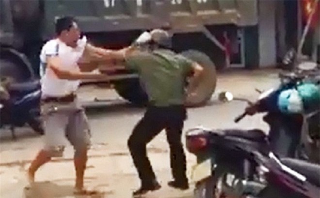 Nghi trả thù, Trưởng công an thị trấn bị đâm trọng thương