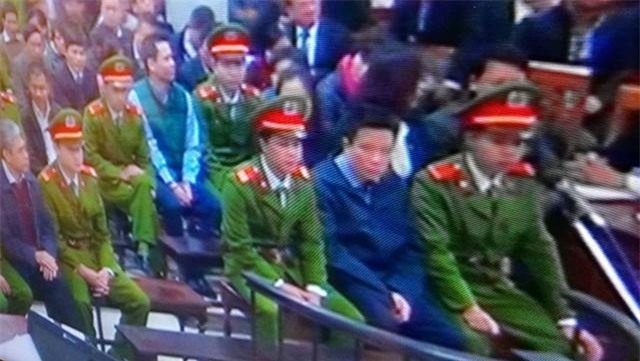 Sáng nay 27/2, Hà Văn Thắm cùng 47 bị cáo hầu tòa