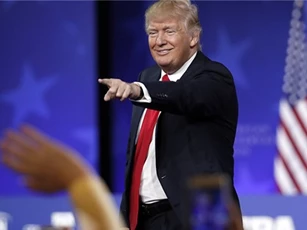 Trump "trêu đùa" chiến thắng của tân lãnh đạo Dân chủ Mỹ