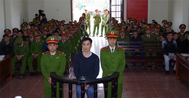 Xét xử 23 bị cáo trong đường dây buôn hơn 1.400 bánh heroin