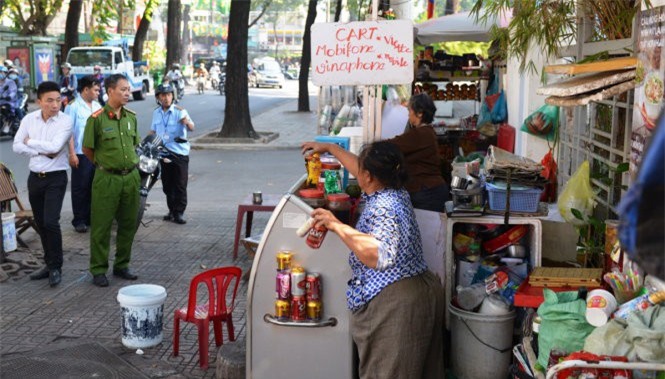 Xử phạt lấn chiếm vỉa hè: UBND TP. HCM nói gì?