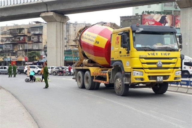 Điều tra làm rõ vụ xe ben cán chết nữ sinh lớp 12 tại Hà Nội