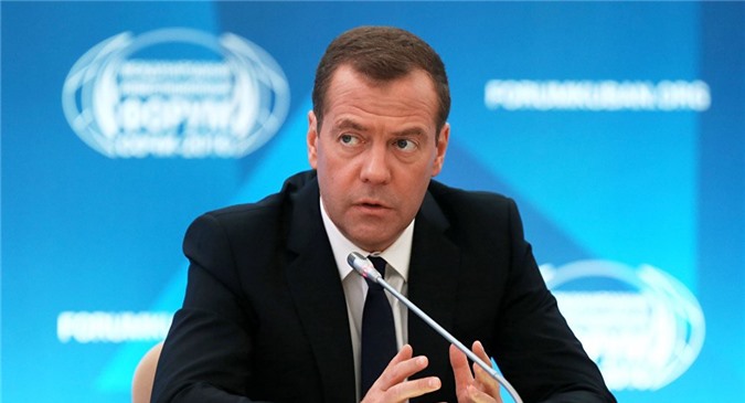 Medvedev: Nền kinh tế Nga đã "bước qua" giai đoạn khó khăn