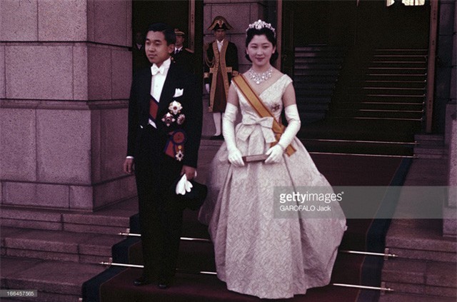 Ảnh hiếm có về Nhà vua và Hoàng hậu Nhật Bản thời trẻ