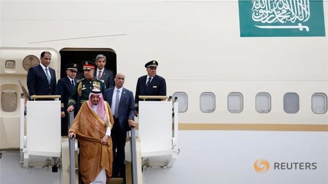 Choáng với 459 tấn hành lý Vua Ả Rập Saudi mang sang Indonesia