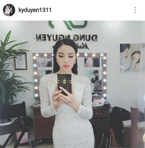 Hoa hậu Kỳ Duyên, Huyền My "đụng hàng" với ốp điện thoại