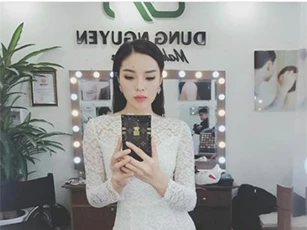 Hoa hậu Kỳ Duyên, Huyền My "đụng hàng" với ốp điện thoại