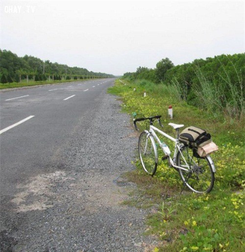 Cậu bé 13 tuổi đạp xe gần 100km, báo tin về nhà bị bắt cóc