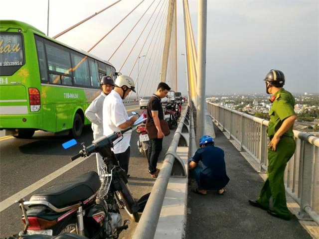 Đã tìm thấy thi thể thanh niên nhảy cầu Rạch Miễu tự tử