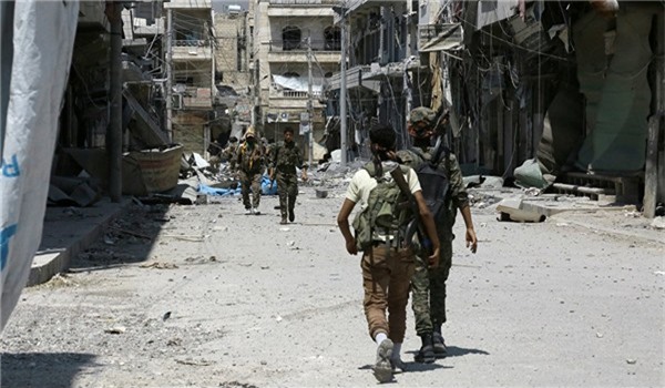 Lực lượng người Kurd đầu hàng quân đội Syria ở Tây Manbij 