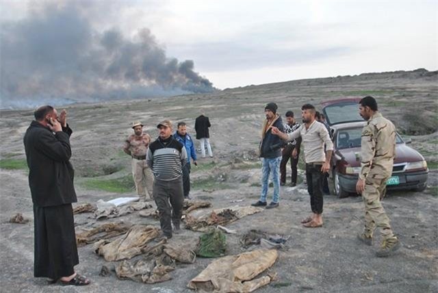 Phát hiện ngôi mộ tập thể chôn thường dân bị IS sát hại