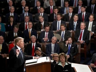 Tổng thống Trump ghi điểm với bài phát biểu đầu tiên trước Quốc hội
