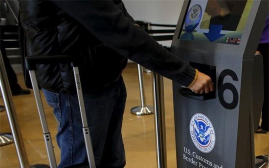 EU bỏ phiếu ngừng miễn thực thị với công dân Mỹ