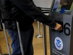 EU bỏ phiếu ngừng miễn thực thị với công dân Mỹ