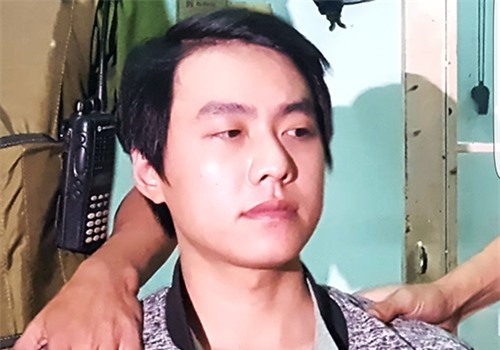 Kẻ cướp ngân hàng ở Đà Nẵng đếm đủ 50 triệu mới chạy trốn