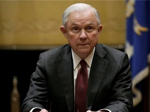 Trump bênh vực Bộ trưởng Tư pháp Mỹ trước cáo buộc "đi đêm với Nga"