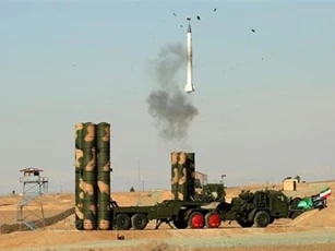 Iran thử thành công tên lửa S-300 mua của Nga