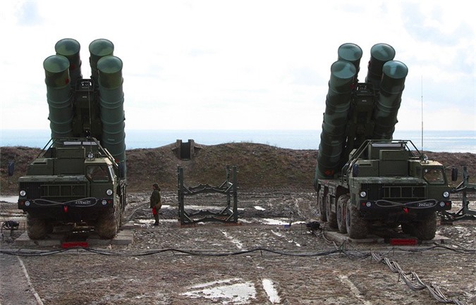 Nga đưa hàng trăm binh sĩ và tên lửa S-400 tới miền Nam