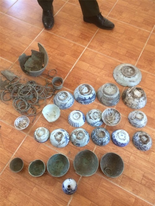 'Tóm gọn' hai đối tượng đào mộ, trộm cắp tài sản