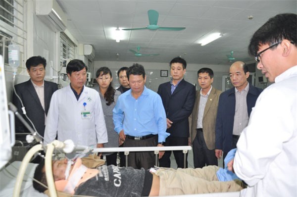 Xe khách lao xuống vực ở Lào Cai: Nạn nhân kể lại phút giây thoát chết