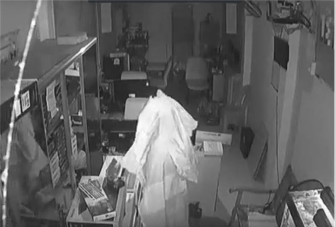 Giả ma đi ăn trộm, nam thanh niên bị 113 tóm gọn