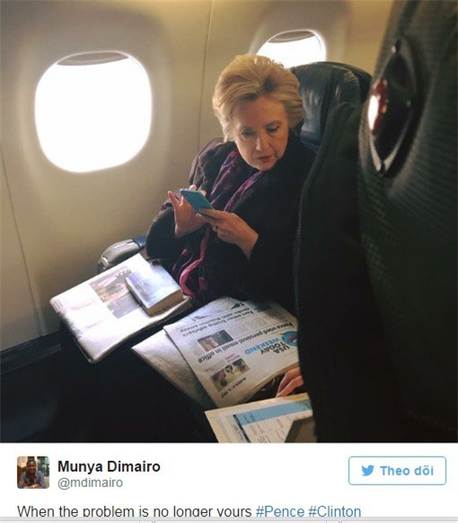 Bà Clinton đọc bài báo về email của ông Pence gây sốt