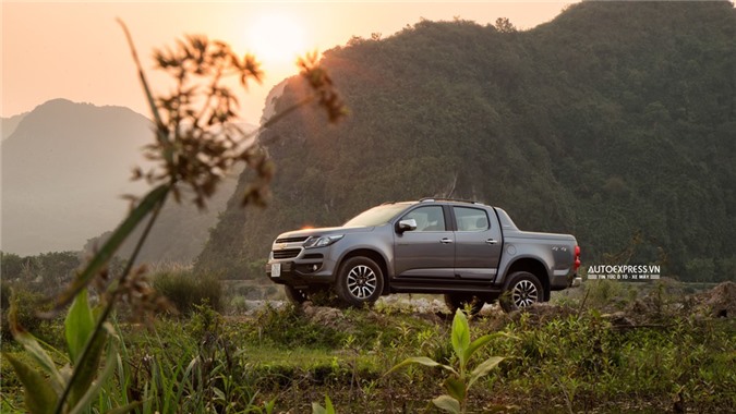 Bán tải Mỹ Chevrolet Colorado 2017 bản cao cấp nhất 'khoe' dáng giữa 'Hạ Long trên cạn'