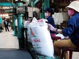 Đang tồn kho 333.854 tấn đường