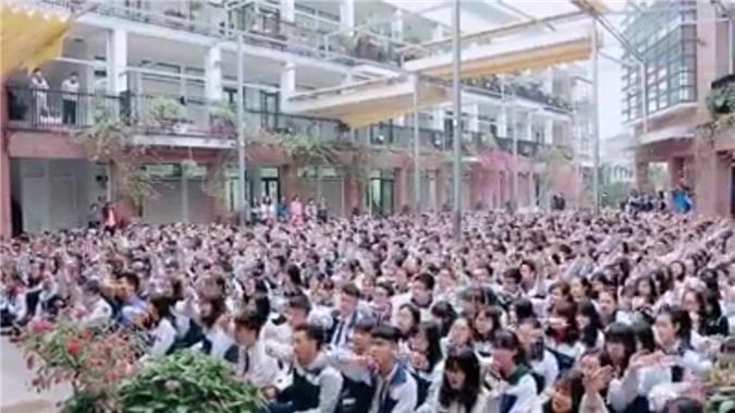 PGS Văn Như Cương bị bệnh, 3000 học sinh hát chúc thầy mau khỏe