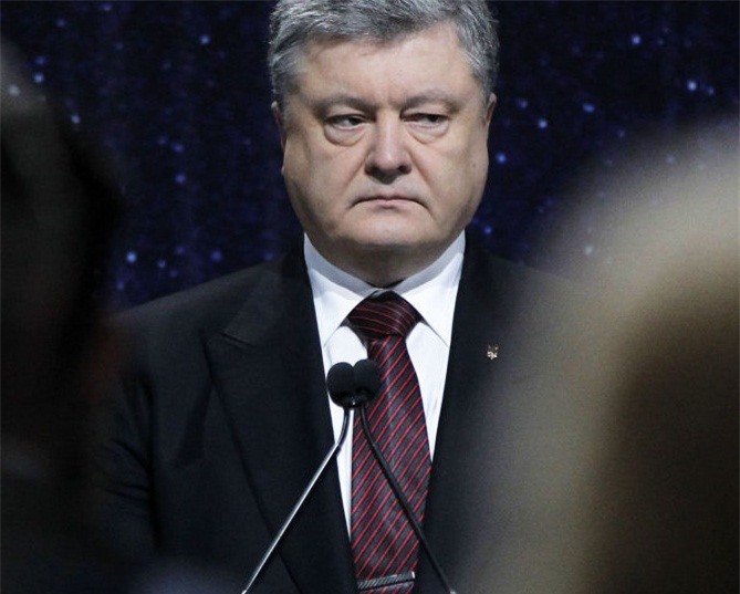 Poroshenko: Ukraina sẽ đưa bằng chứng "tội ác" của Nga ra tòa