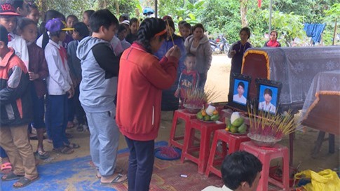 Xót thương hai học sinh nghèo ăn nhầm trứng cóc tử vong 