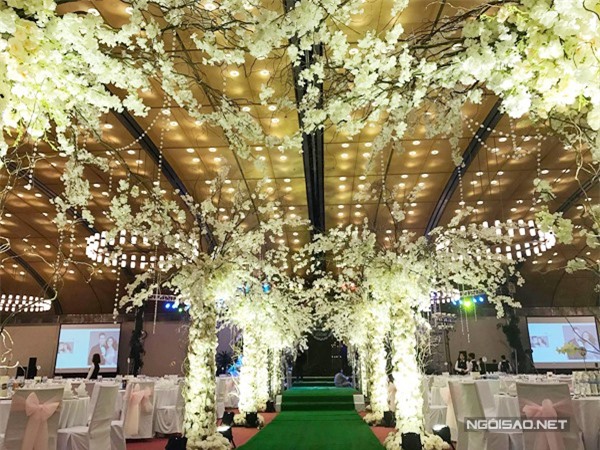 Cận cảnh tiệc cưới sang trọng của Á hậu Hoàng Anh